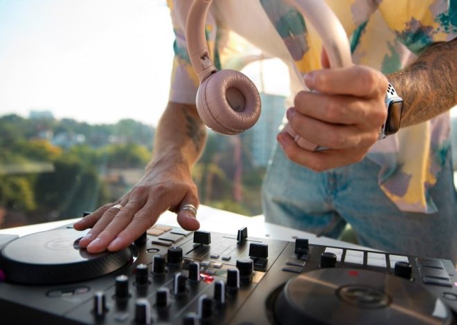 How to Choose the Perfect Hybrid DJ Band for Your Wedding