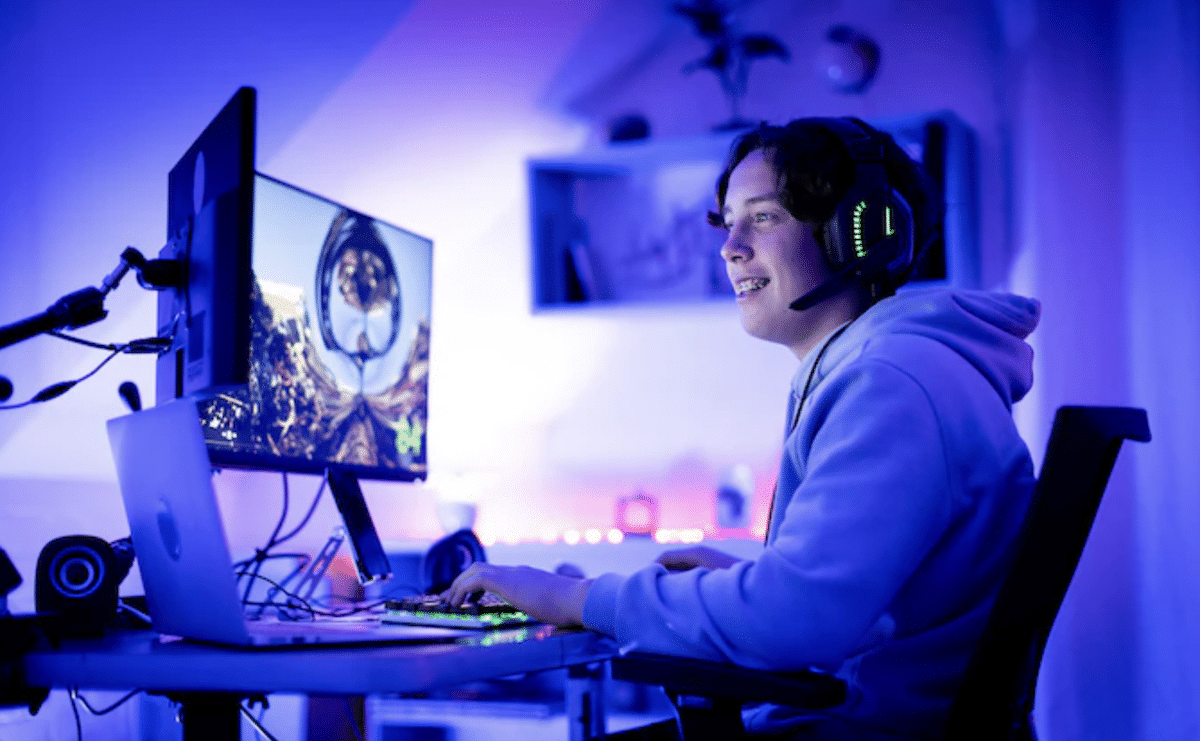 The Evolution of Online Gaming: Trends, Benefits, Challenges, and the Road Ahead